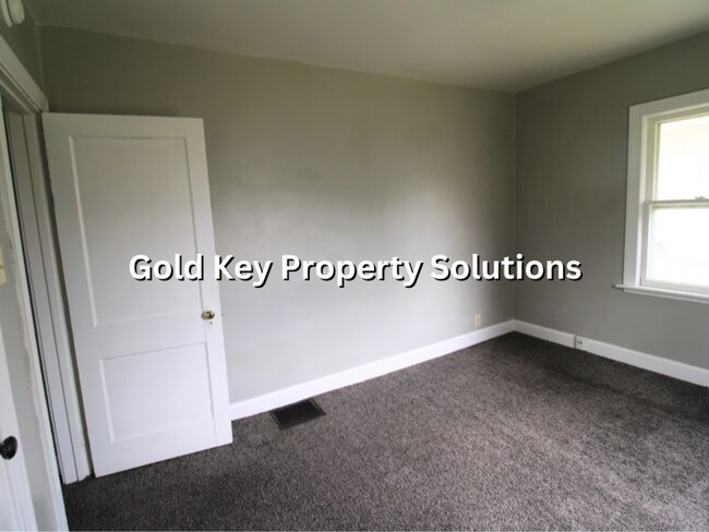 Building Photo - 2 BR 1 BA House with 2 Covered Porches and Huge Garage (NO SECTION 8)