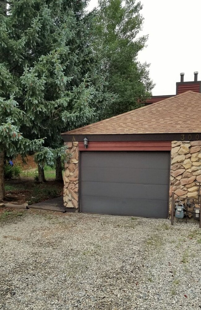 Building Photo - 300 Miners Creek Rd