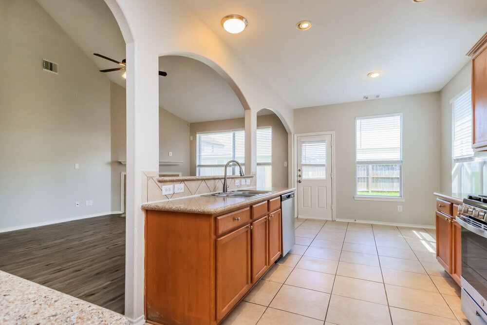 Building Photo - 4939 Forest Hurst Dr