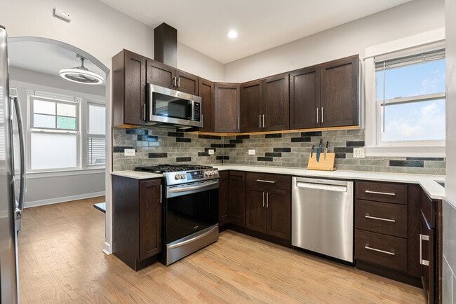 Building Photo - 4242 N Kimball Ave