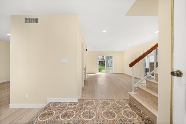 Building Photo - 306 Dolores Cir