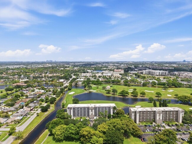 Building Photo - 3100 W Rolling Hills Cir