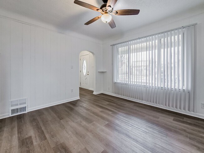 Building Photo - AVAILABLE NOW! SECTION 8 APPROVED! Charming 3-Bedroom Home in Warren!