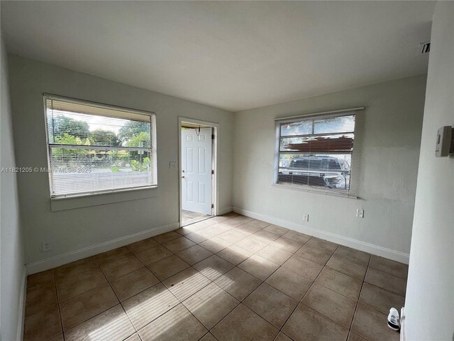 Building Photo - 405 NW 5th St