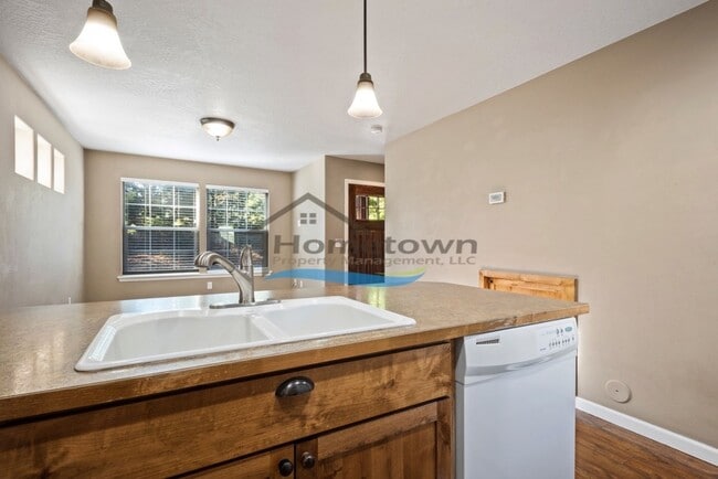Building Photo - Custom Craftsman Energy Star Home with Gar...