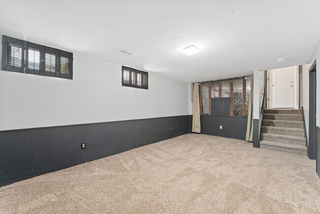 Building Photo - 7416 Upham St