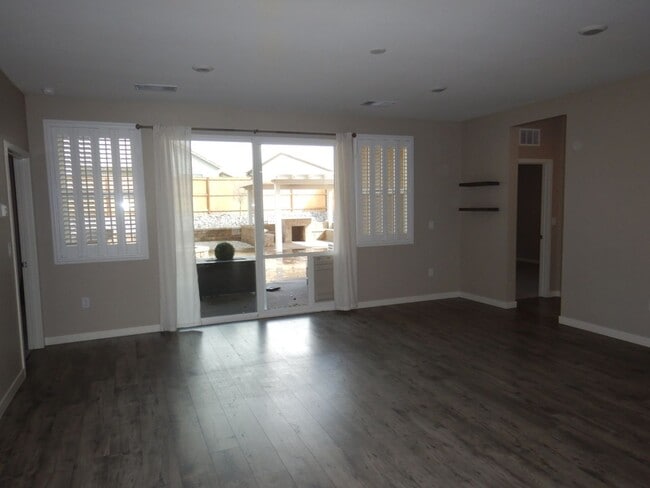 Building Photo - Great Entertaining Home in Verdi!!!