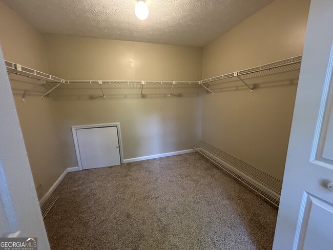 Building Photo - 700 Singley Ct SW