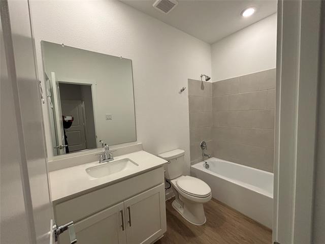 Building Photo - 708 Enys Wy