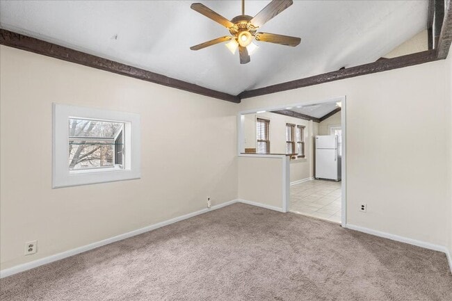 Building Photo - 127 E Pine St