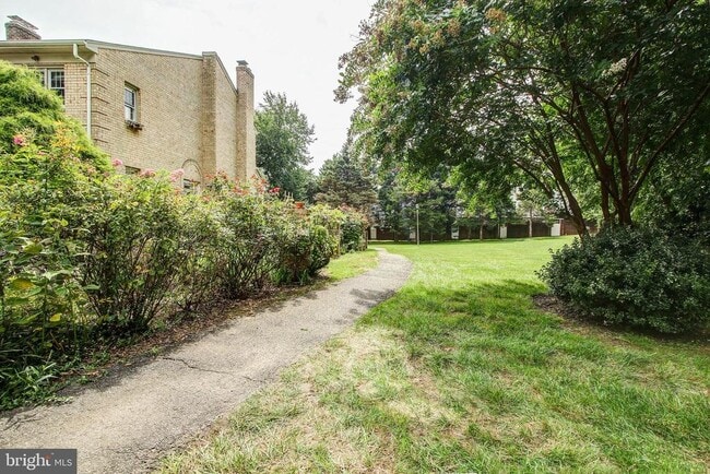 Building Photo - 1006 Moore Pl SW