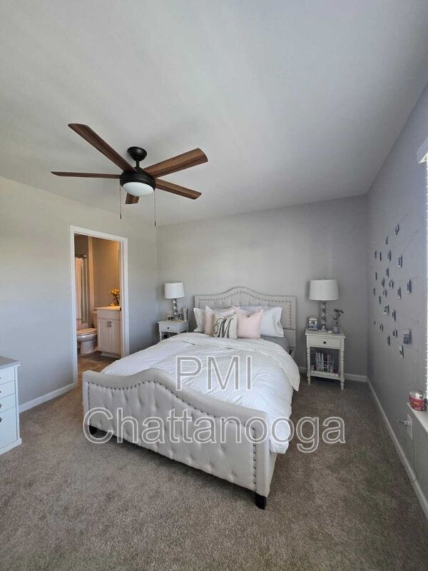 Building Photo - 8631 Briar Rose Pl