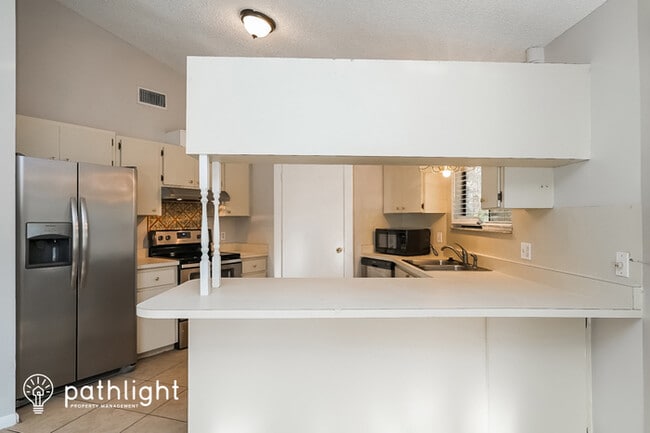 Building Photo - 903 Hagle Park Rd, Bradenton, FL, 34212