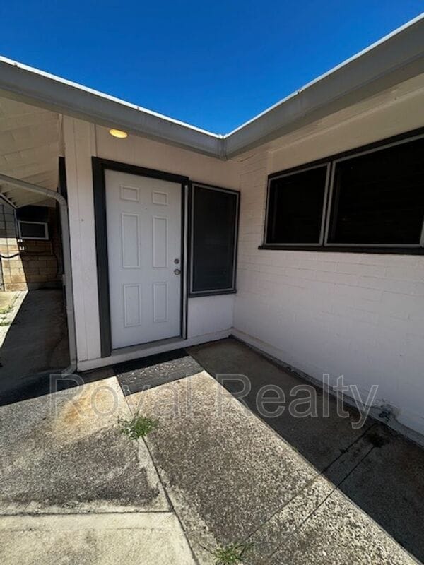 Building Photo - 1380 Uila St