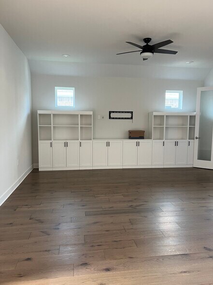 Open Concept/Living Room Built-In - 209 Cruising Oak St