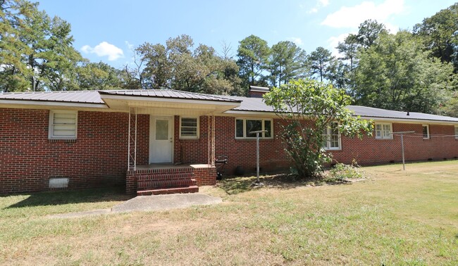 Building Photo - Large Pell City Home