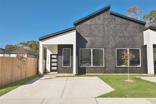 Building Photo - 8133 Cabot St