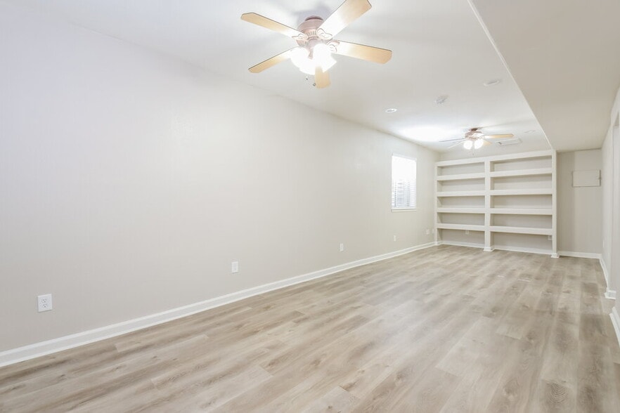 Building Photo - 19452 E Hamilton Pl