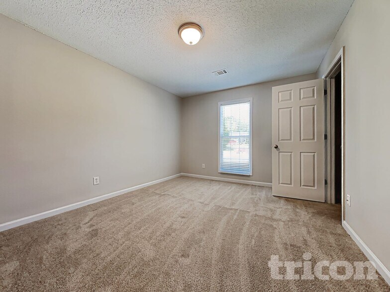 Building Photo - 122 Chippewa Run