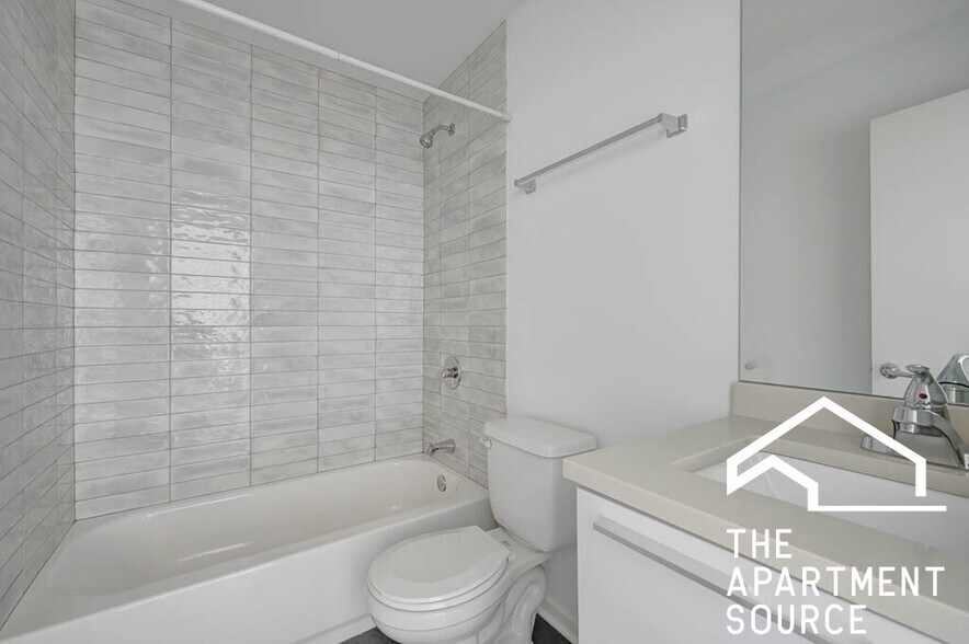 Building Photo - 940 W Winona St