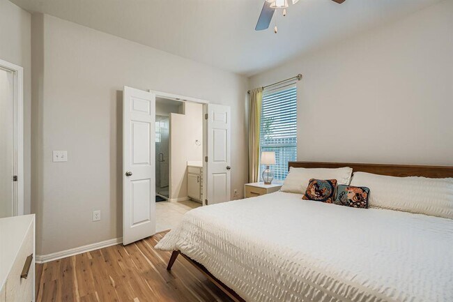 Building Photo - 9708 Dawn Pearl Dr