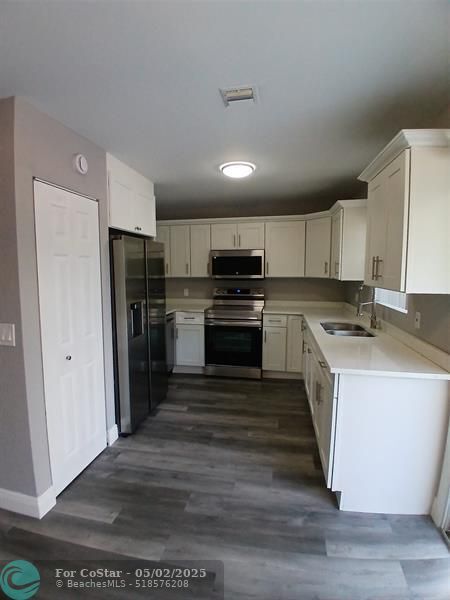 Building Photo - 4687 Martha Louise Dr