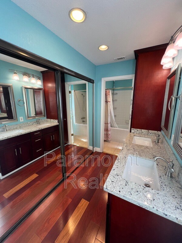 Building Photo - 600 Praderia Cir