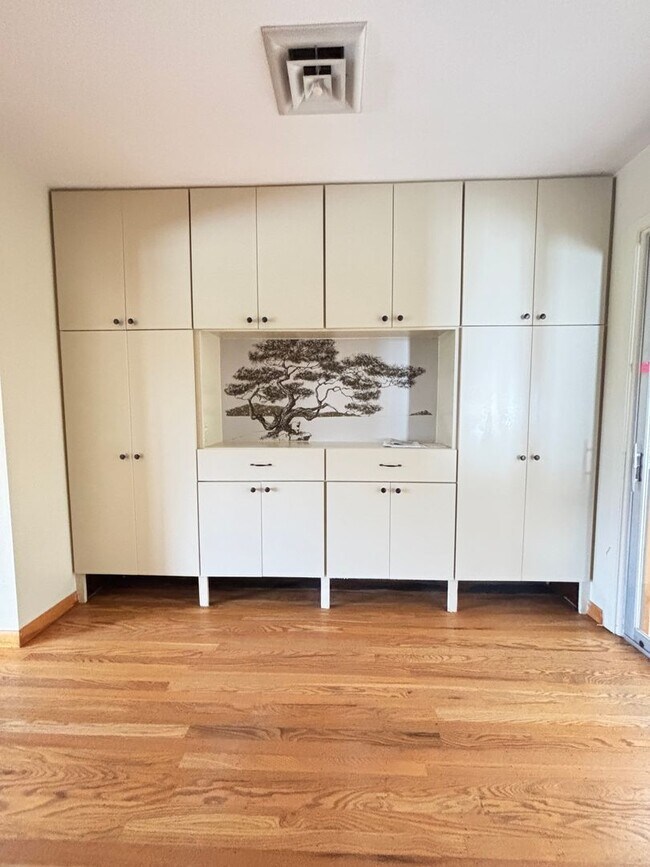 Building Photo - Spacious 3br Home for rent located in Whitehall, Echo Heights!