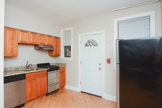 Building Photo - 899 Green Bay Rd