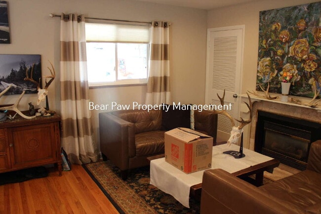Building Photo - Cute Home in Near Downtown Evergreen!