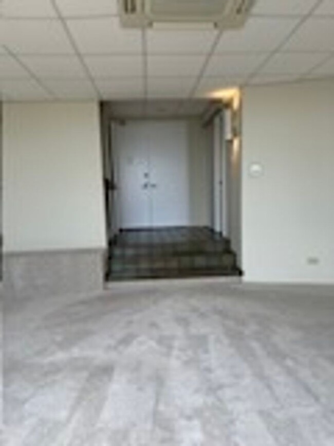 Building Photo - Exquisite and spacious 2bedroom 2.5 bath P...