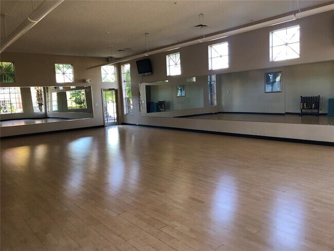 Building Photo - 5572 Metrowest Blvd