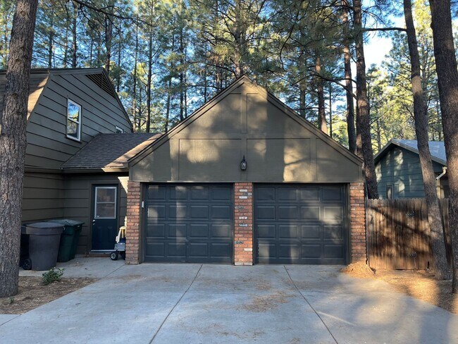 Building Photo - Lease Takeover Starting June 1st | Spacious 5-Bedroom Home Near Downtown Flagstaff