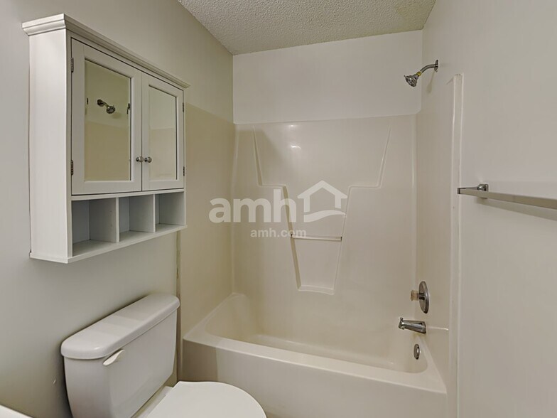 Building Photo - 855 Anchor Way NE