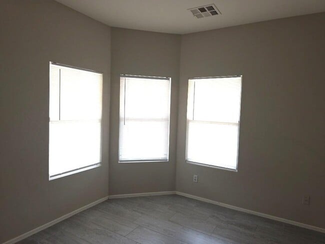 Building Photo - 9927 W Southgate Ave