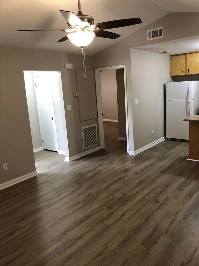 Building Photo - 6511 Bombadil Dr