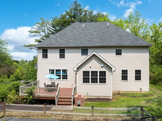 Building Photo - 4 Bedroom House For Rent