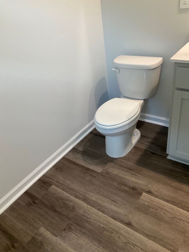 Building Photo - Welcome to this stunning townhouse in Leland, NC!