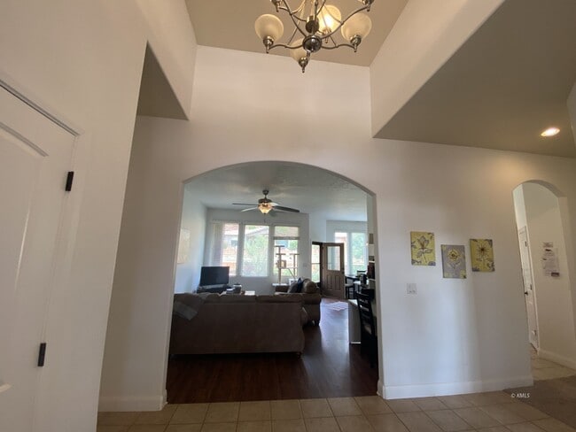 Building Photo - 463 Deadwood Dr