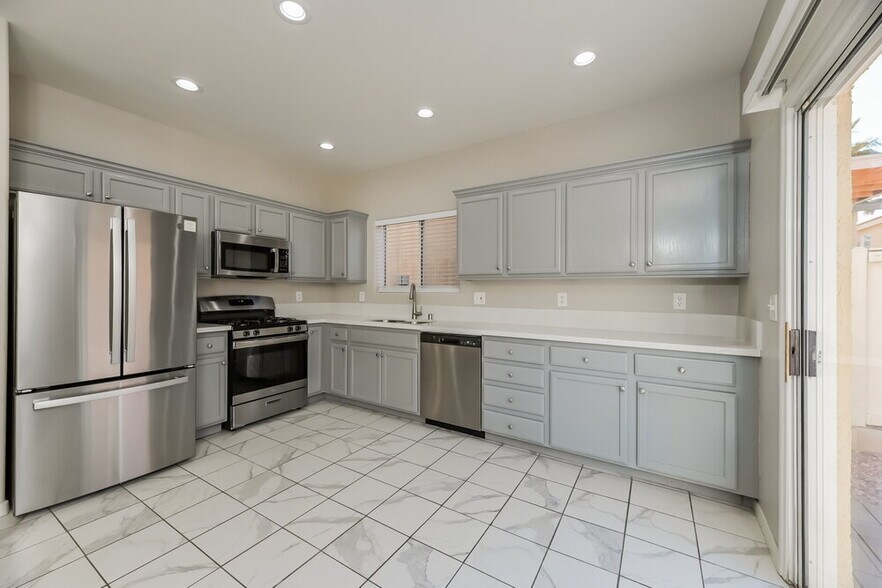 Building Photo - 10843 Colour Magic St