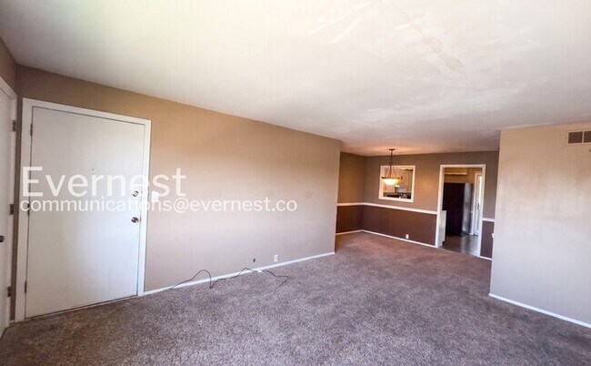 Building Photo - 452 W 104th St