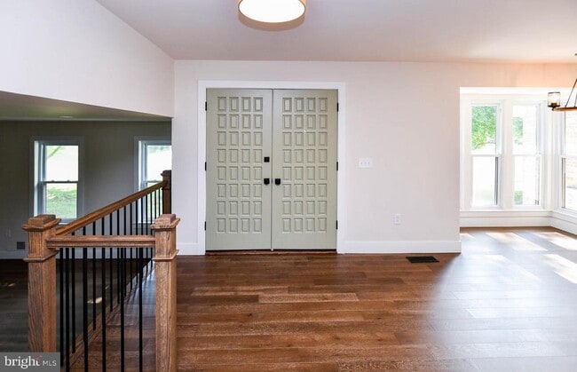 Building Photo - 1423 Albert Dr