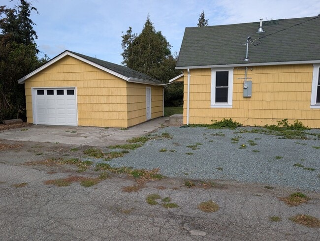 Building Photo - 516 Maple Ave
