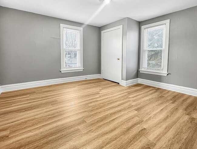 Building Photo - 129 Palmer St NE