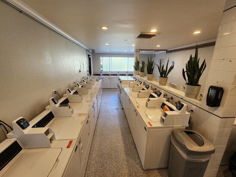 Laundry Facility - 18645 Hatteras St