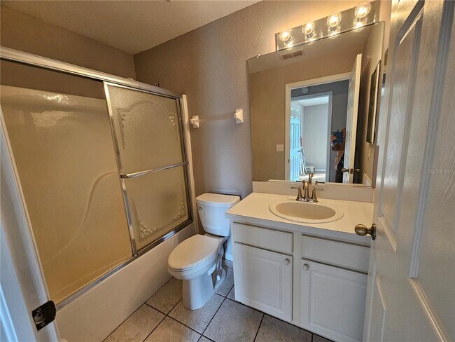 Building Photo - 2206 N Creek Ct