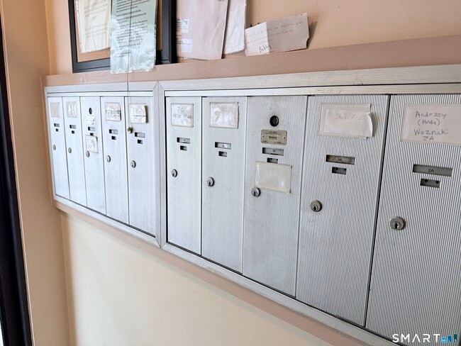 Building Photo - 900 Hope St