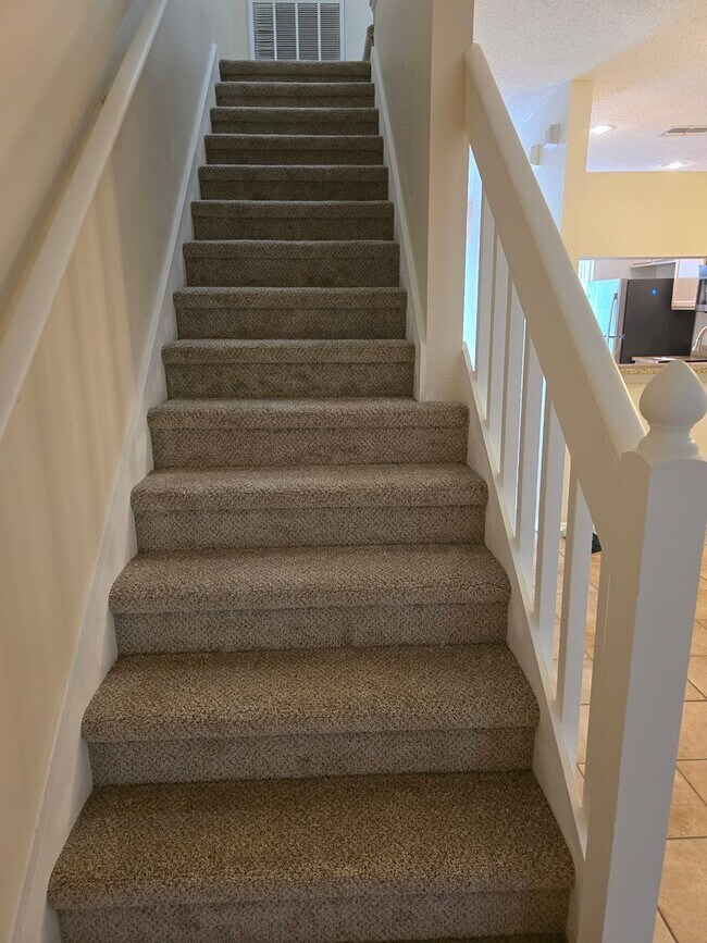 Building Photo - Beautiful 2 Bedroom, 2.5 Bath Townhome in Private Gated Community Of Hunter's Key In New Tampa