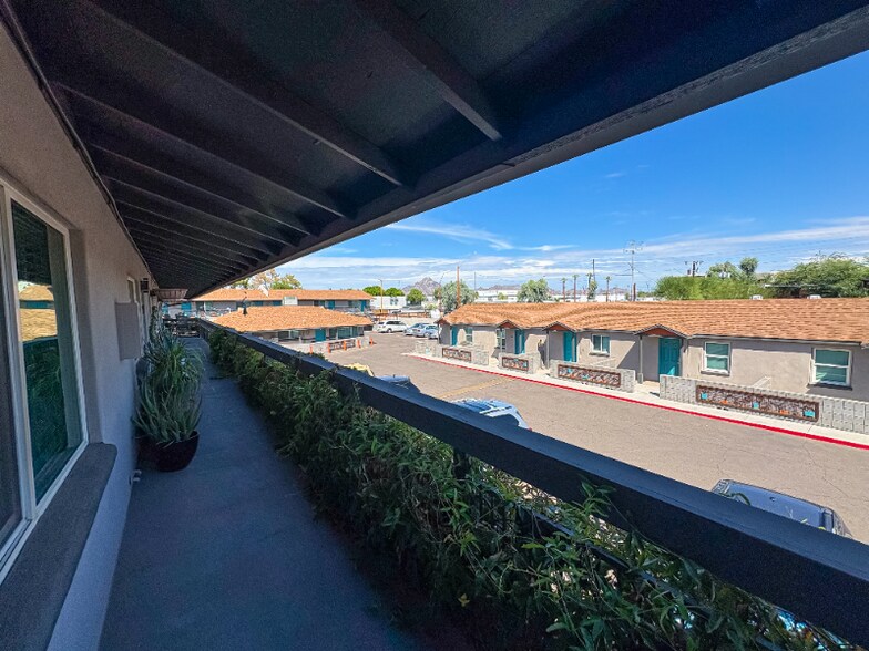 Building Photo - 1110 E Highland Ave