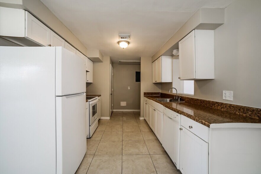 Building Photo - 2890 NW 20th St